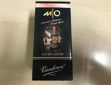 Photo Limited Edition Vandoren M|O Ligature for Eb Alto Sax in Pink Gold Plate